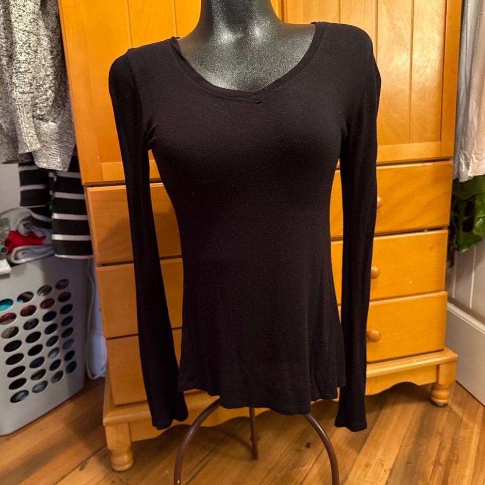 Active USA Black Long Sleeve V-Neck Top — Ultra Soft Stretch, Extra-Long Sleeves
